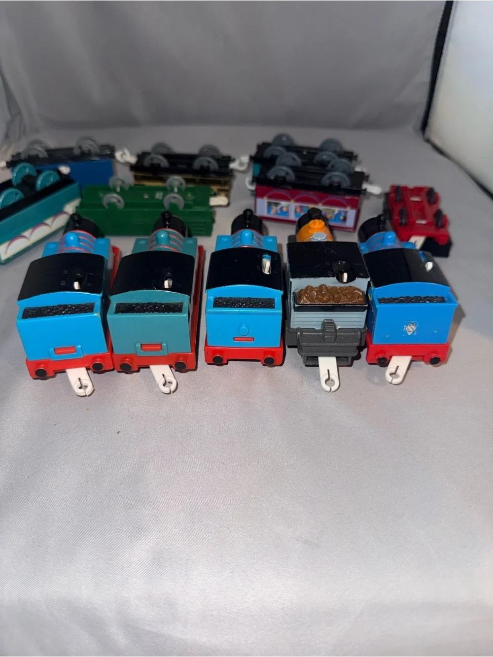 LOT OF 12 PIECES TOMY THOMAS & FRIENDS TRACKMASTER TRAINS from 2009